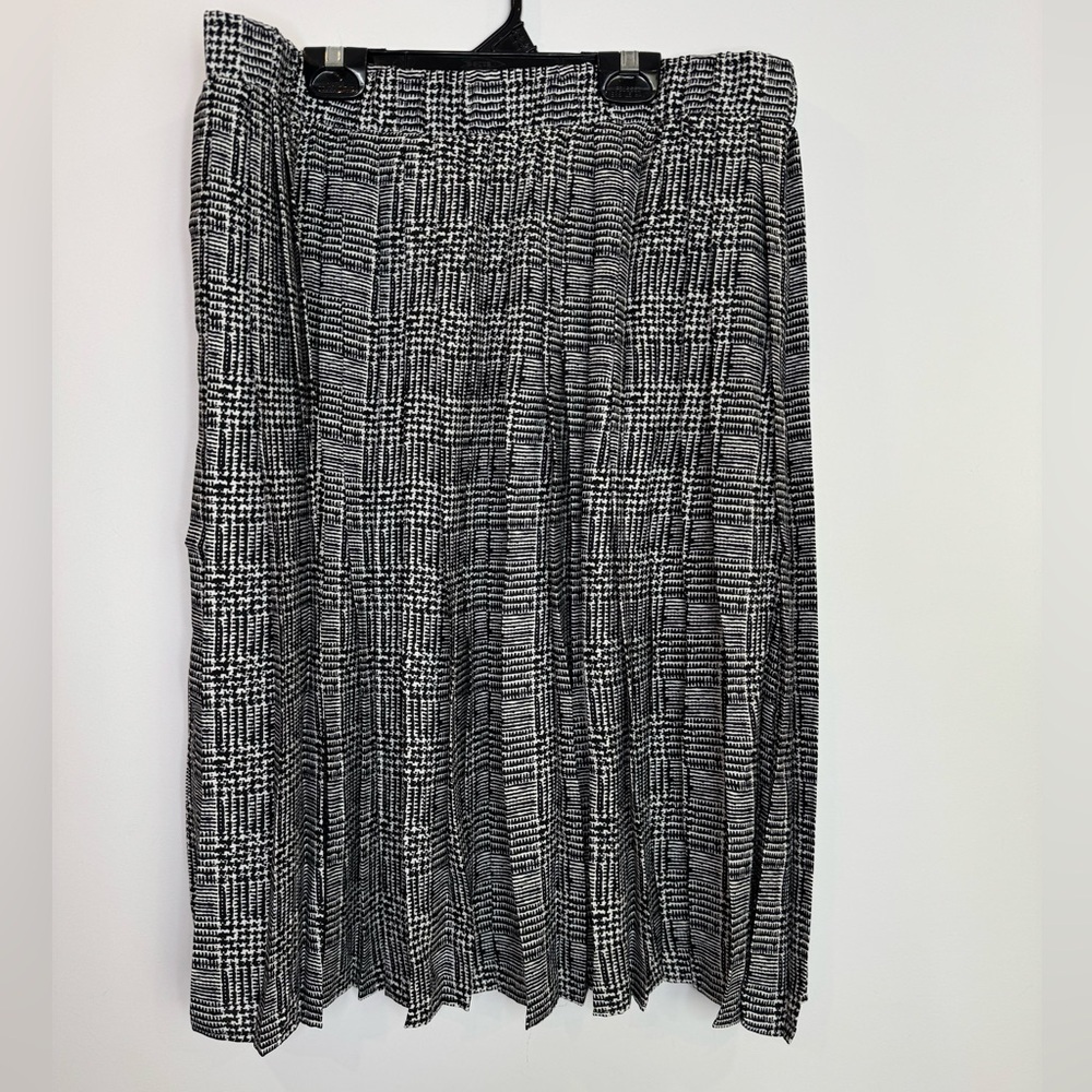 Avon houndstooth pleated elastic waist skirt size large